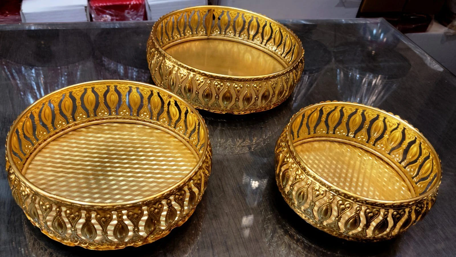 Decorative Golden Iron Bowl – Handcrafted Ornamental Serving & Display Tray - Image 5